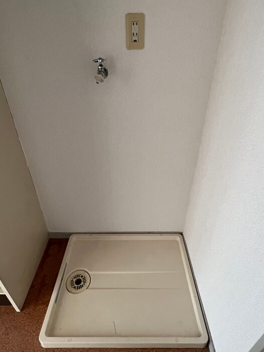 物件内観写真14　(洗濯機置場)