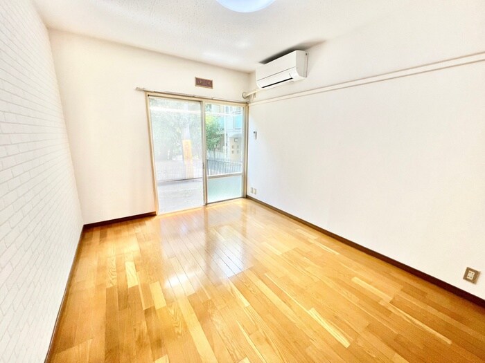 物件内観写真4　(居室)