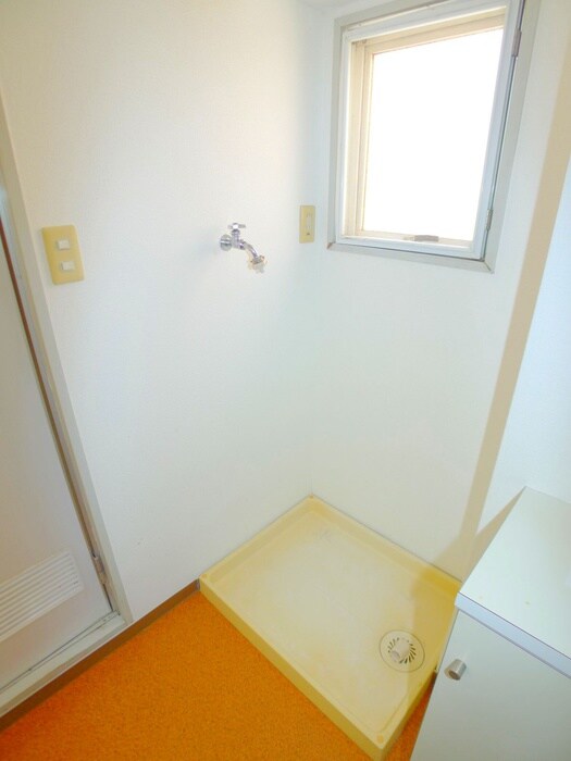 物件内観写真17　(洗濯機置場)