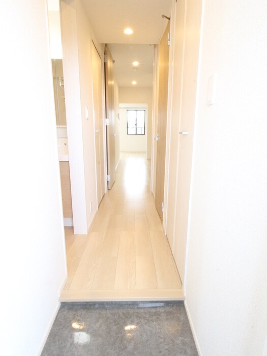 物件内観写真7　(玄関)