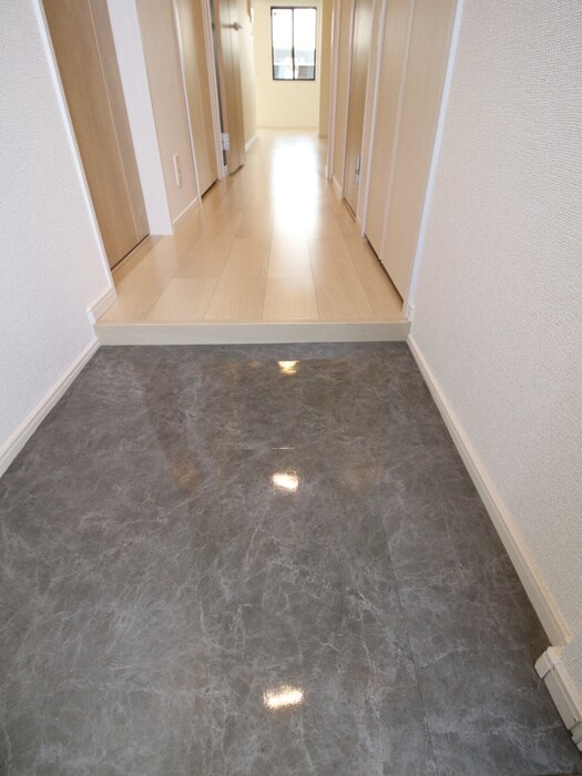 物件内観写真7　(玄関)