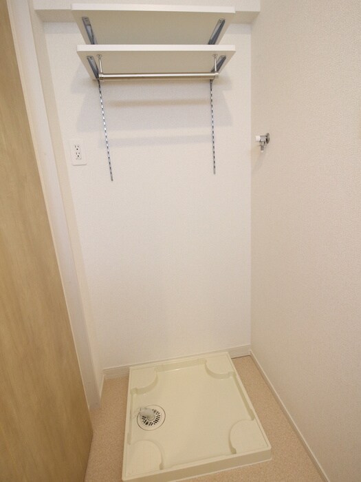 物件内観写真14　(洗濯機置場)