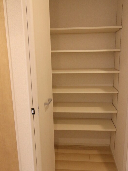 物件内観写真15　(収納)