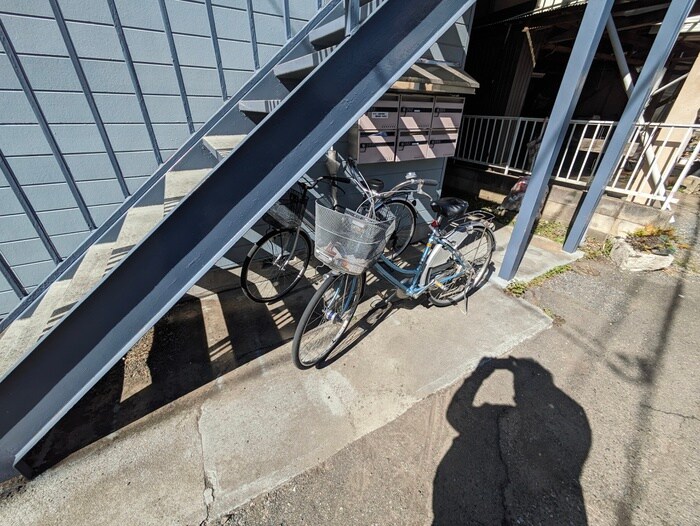 物件外観写真4　(駐輪場)