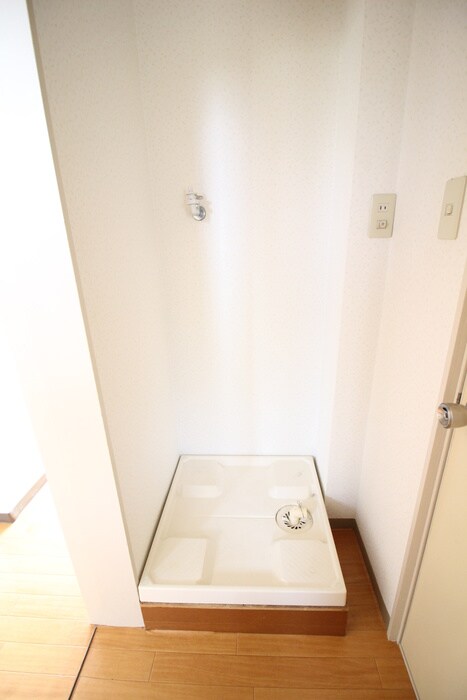 物件内観写真10　(洗濯機置場)