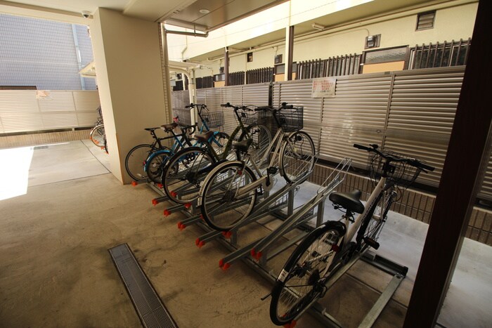 物件外観写真5　(駐輪場)