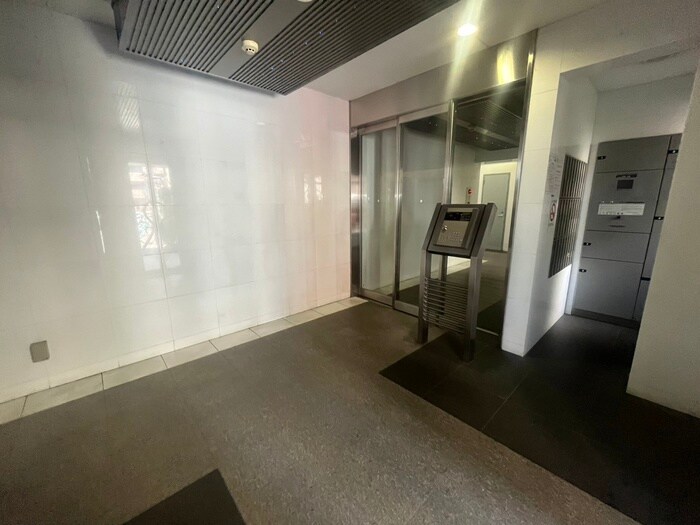 物件外観写真5　(エントランス部分)