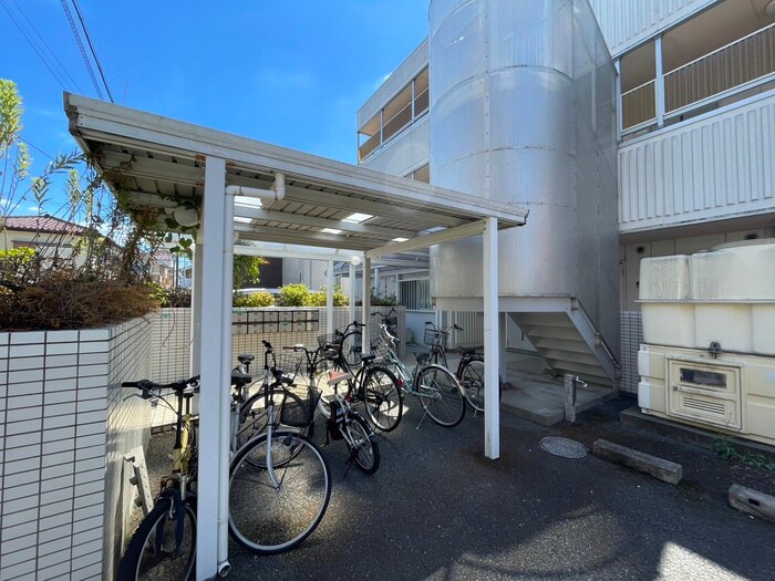 物件外観写真4　(駐輪場)