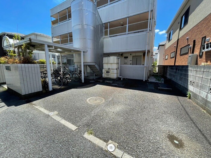 物件外観写真5　(駐車場)