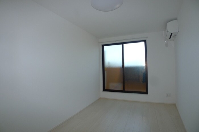 物件内観写真8　(室内からの展望)