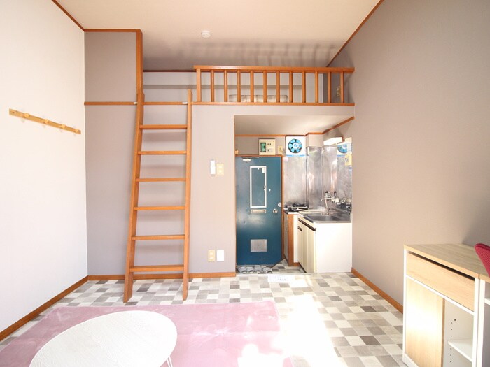 物件内観写真8　(室内からの展望)