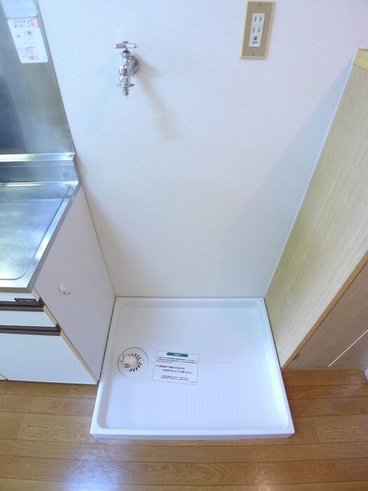 物件内観写真14　(洗濯機置場)