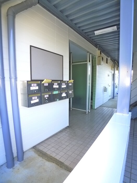 物件外観写真6　(エントランス部分)