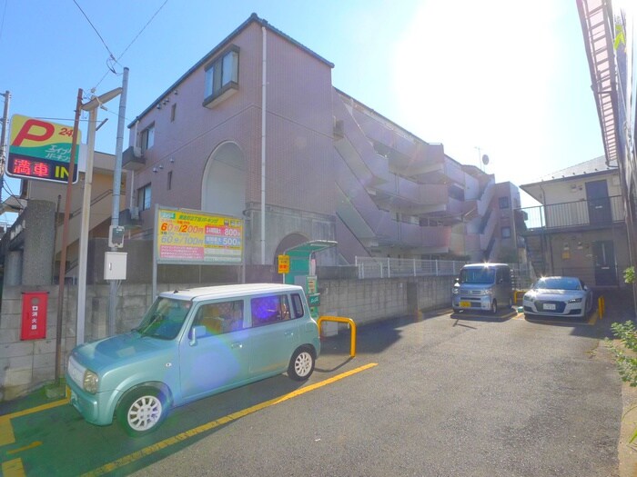 物件外観写真5　(駐車場)