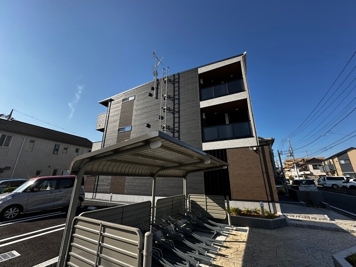 物件外観写真4　(駐輪場)