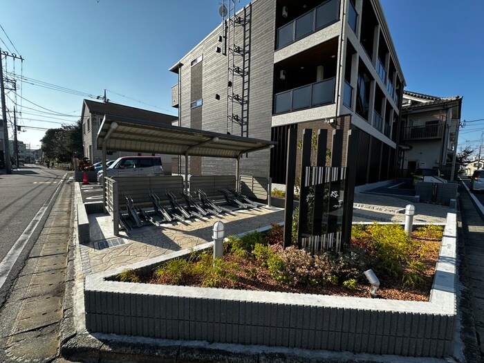 物件外観写真5　(エントランス部分)