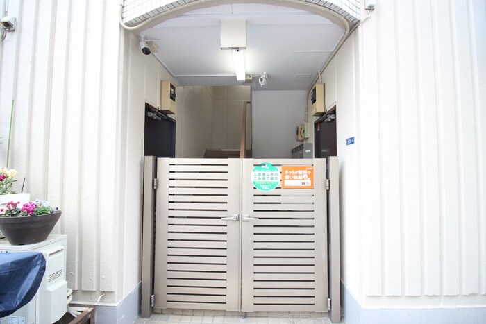 物件外観写真4　(エントランス部分)