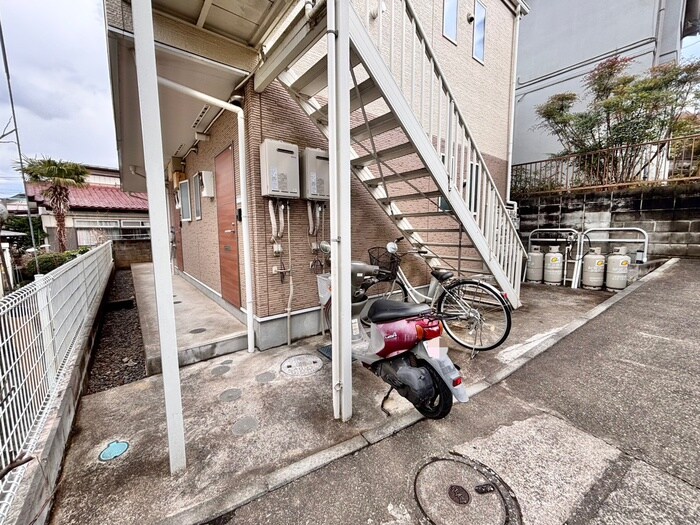 物件外観写真3　(エントランス部分)