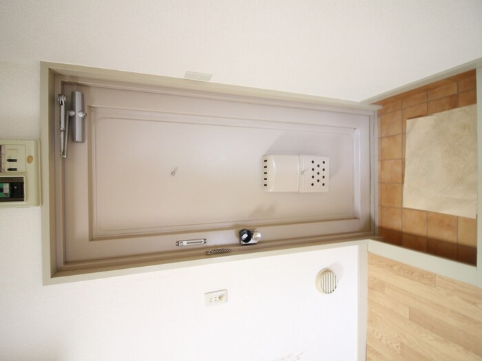 物件内観写真16　(玄関)