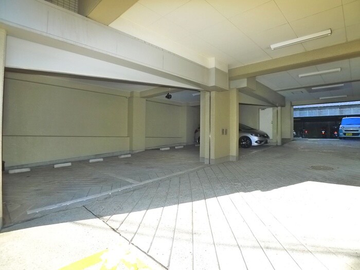 物件外観写真5　(駐車場)