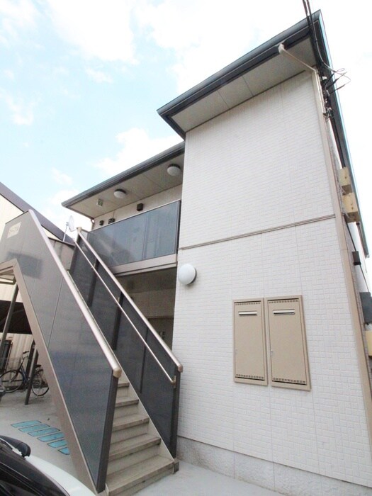 物件外観写真3　(エントランス部分)