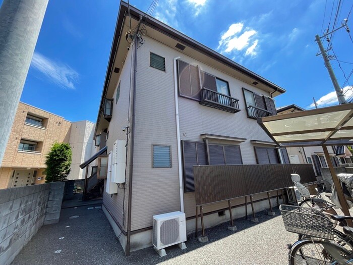 物件外観写真4　(エントランス部分)