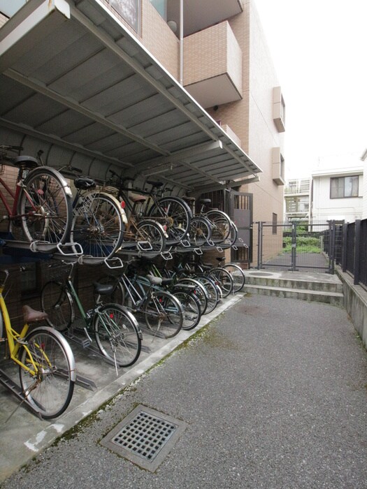 物件外観写真6　(駐輪場)
