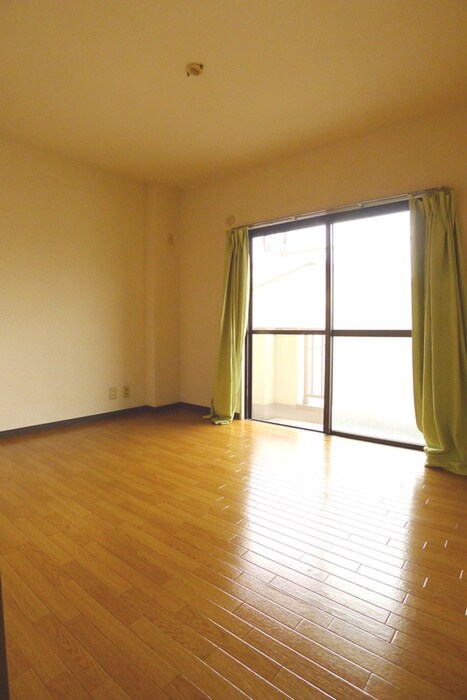 物件内観写真5　(室内からの展望)