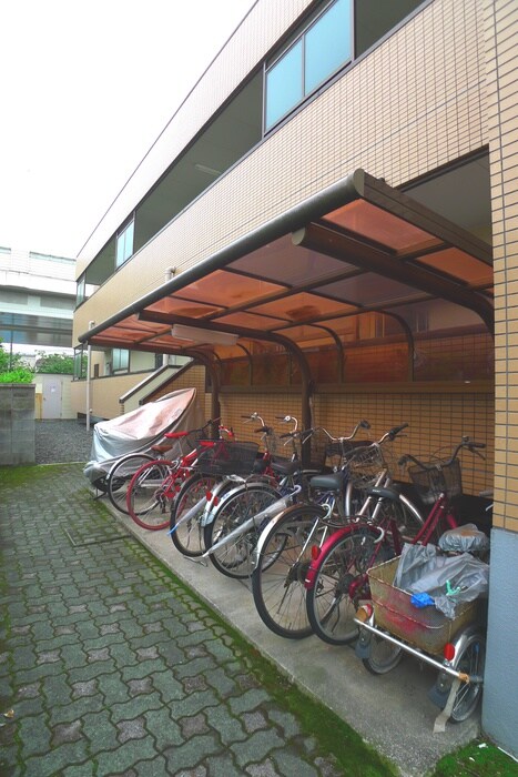物件外観写真4　(駐輪場)