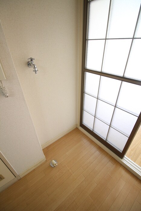 物件内観写真12　(洗濯機置場)