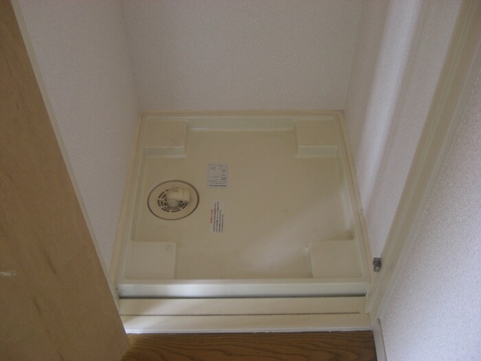 物件内観写真7　(洗濯機置場)