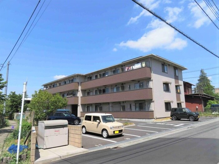 物件外観写真4　(駐車場)