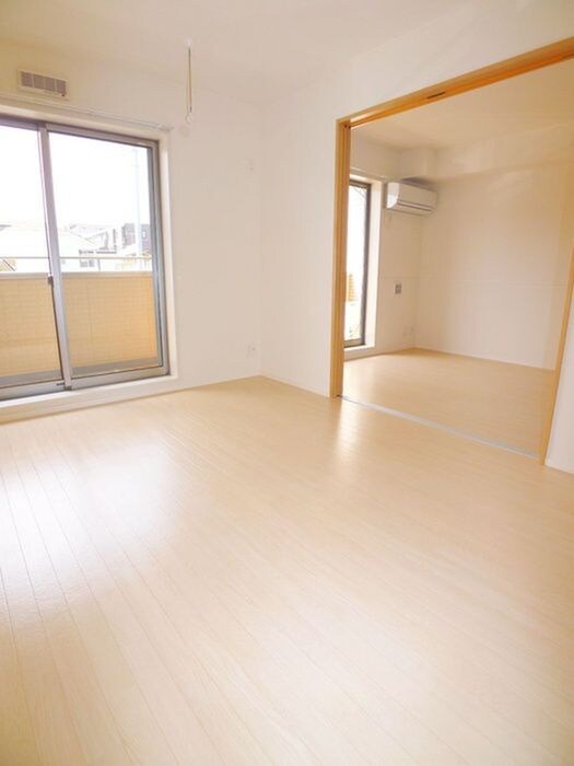 物件内観写真17　(室内からの展望)