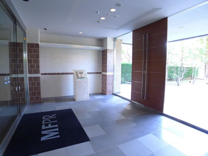 物件外観写真4　(エントランス部分)