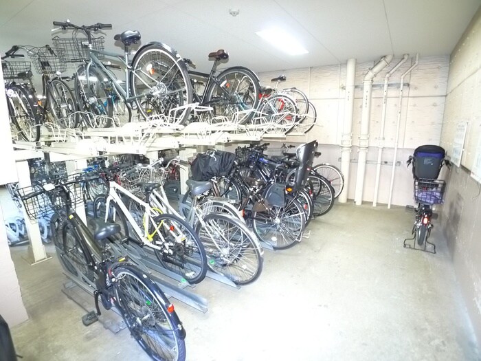 物件外観写真5　(駐輪場)