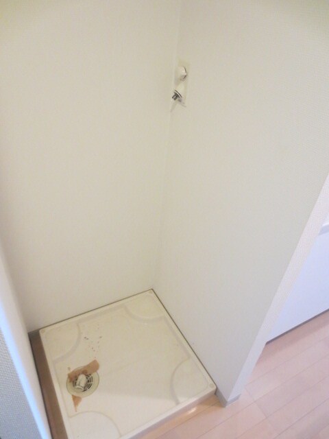 物件内観写真12　(洗濯機置場)