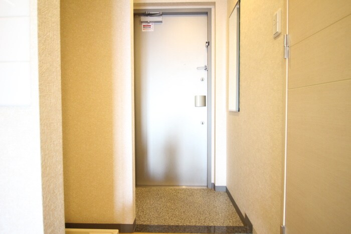 物件内観写真13　(玄関)