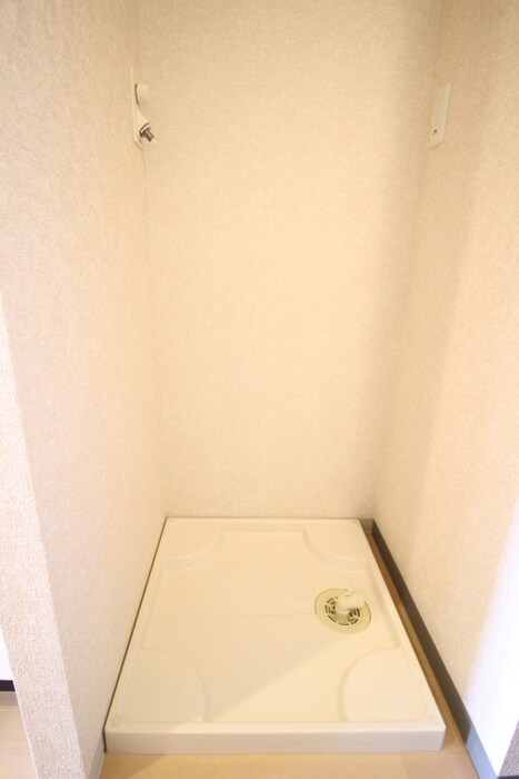 物件内観写真16　(洗濯機置場)