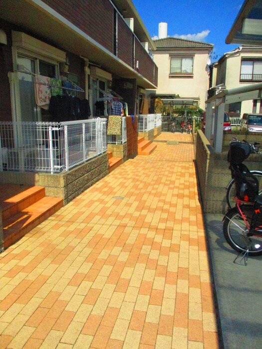 物件外観写真4　(エントランス部分)