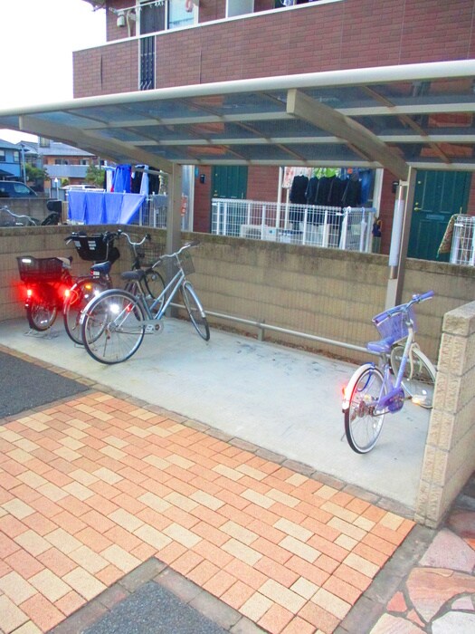 物件外観写真5　(駐輪場)