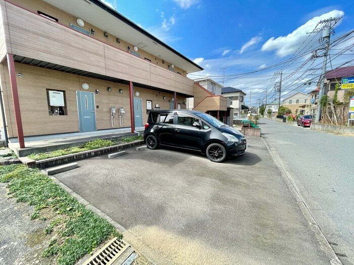 物件外観写真5　(駐車場)