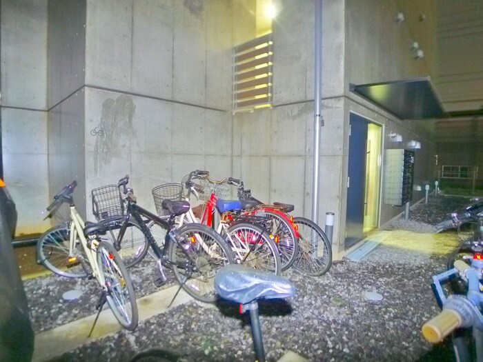 物件外観写真4　(駐輪場)