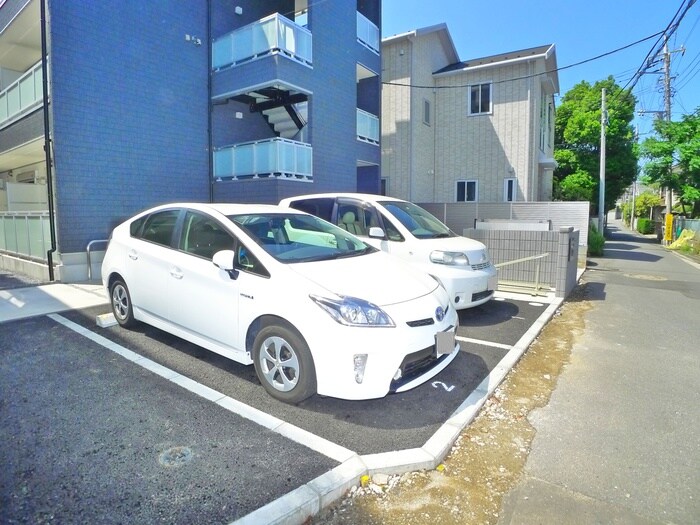 物件外観写真3　(駐車場)