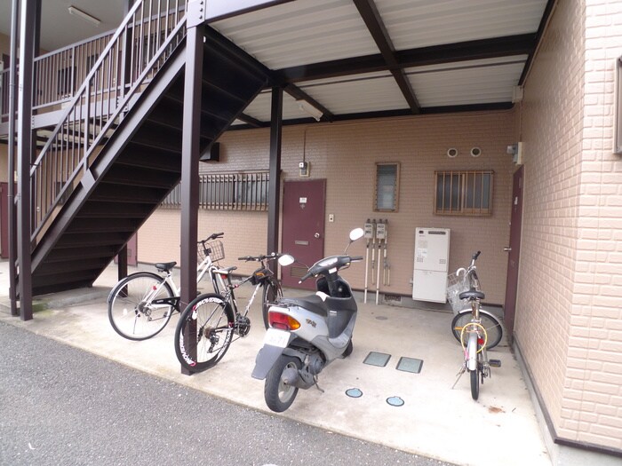 物件外観写真4　(駐輪場)