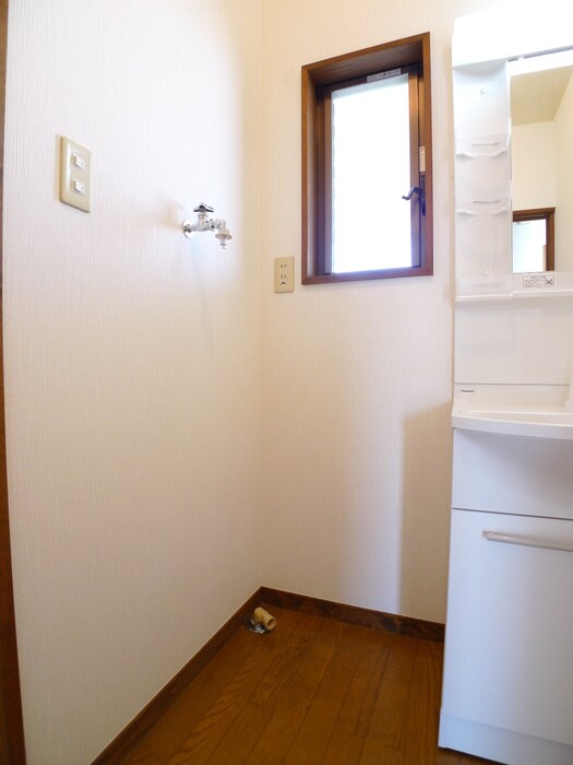 物件内観写真18　(洗濯機置場)