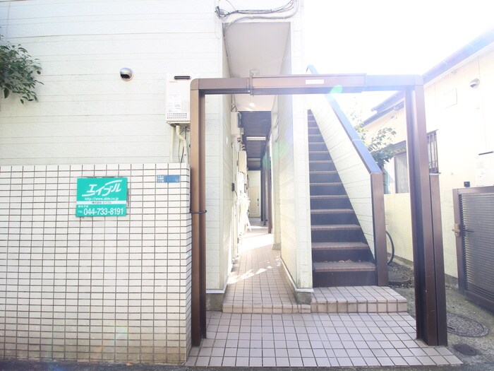 物件外観写真4　(エントランス部分)