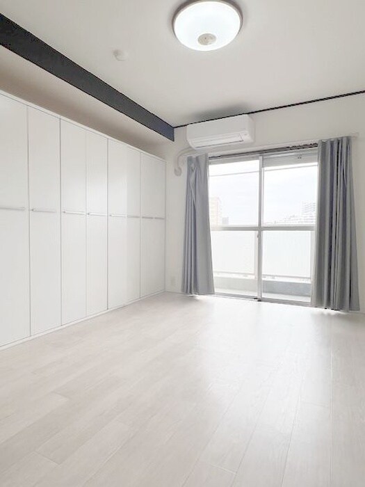 物件内観写真4　(室内からの展望)