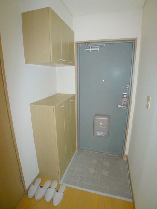 物件内観写真16　(玄関)