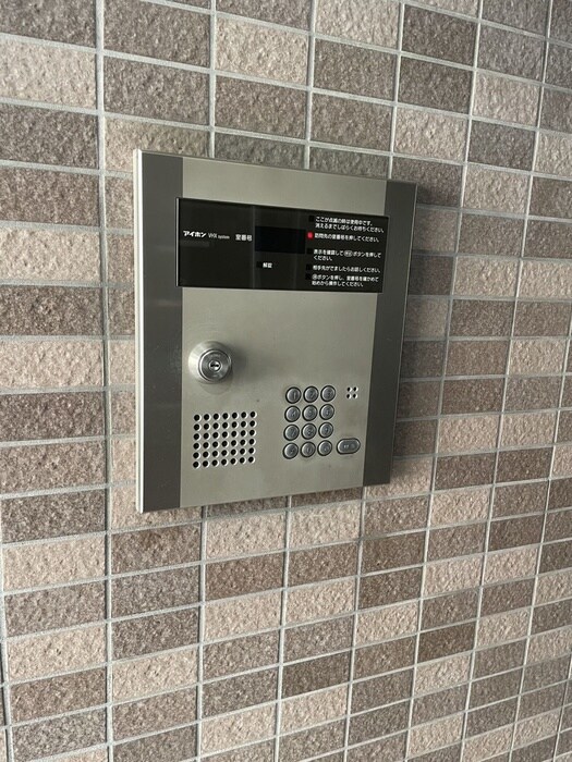 物件外観写真4　(エントランス部分)