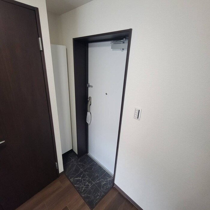 物件内観写真13　(玄関)